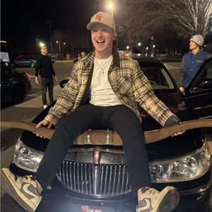 Meet your Posher, Max